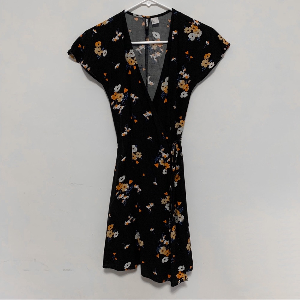 2/$20 H&M Black/Yellow Floral Wrap Dress